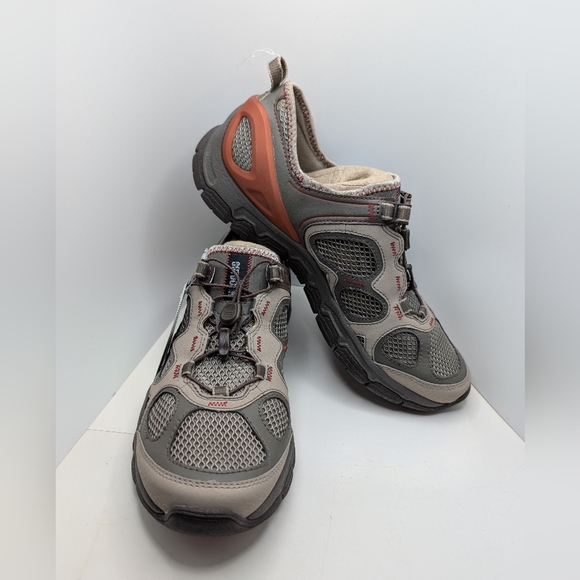 Clark's Vibram Outdoor All-terrain Performance Slip-on. - Picture 2 of 6